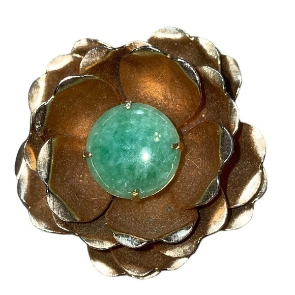 Antique Jewelry - Vintage Gold Flower Brooch with Jade Stone